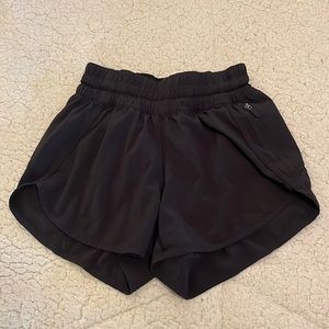 Lulu Lemon Tracker Low-rise Lined short 4”